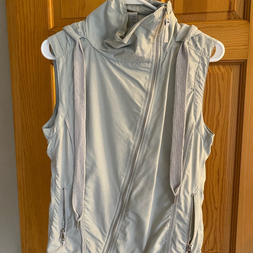 Never worn. Windbreaker vest.